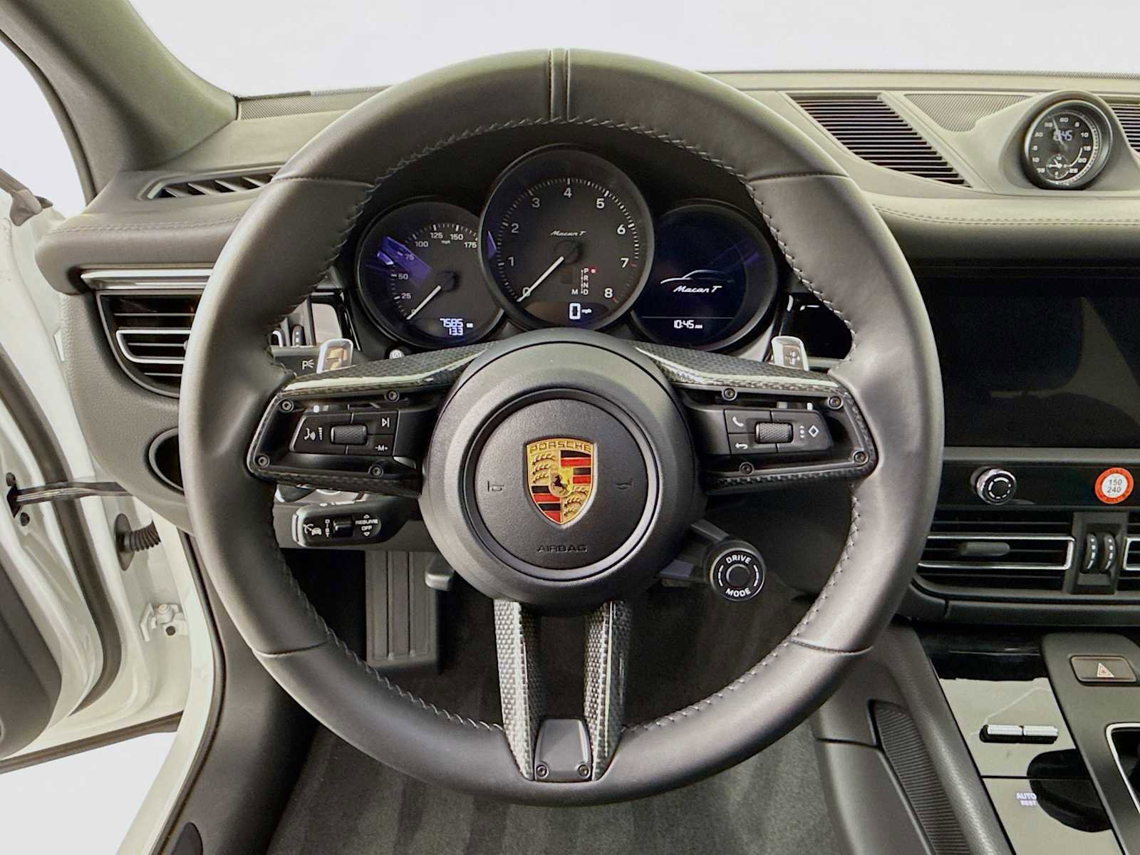 Certified 2025 Porsche Macan T image 15