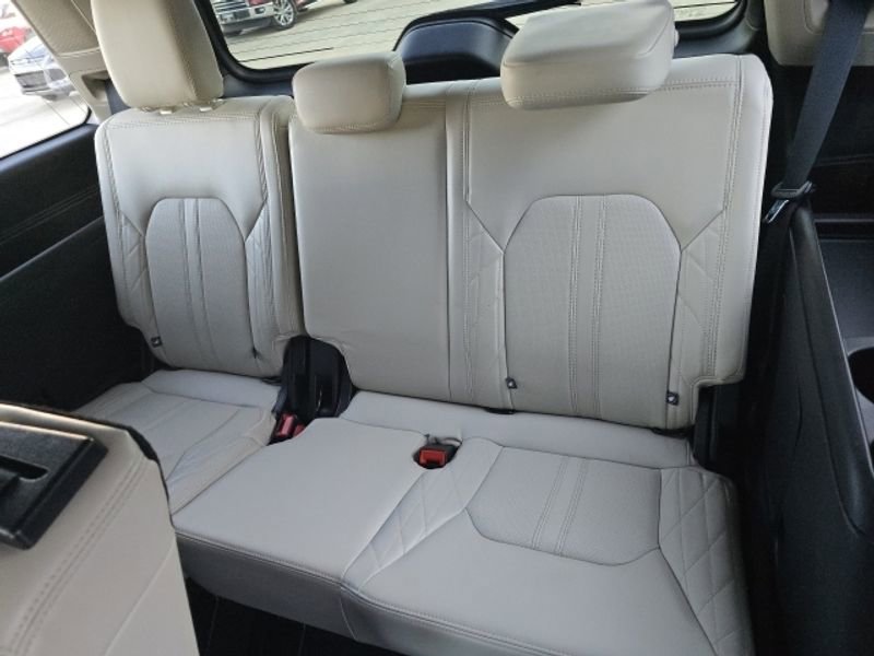 Used 2020 Ford Expedition Platinum RWD image 11