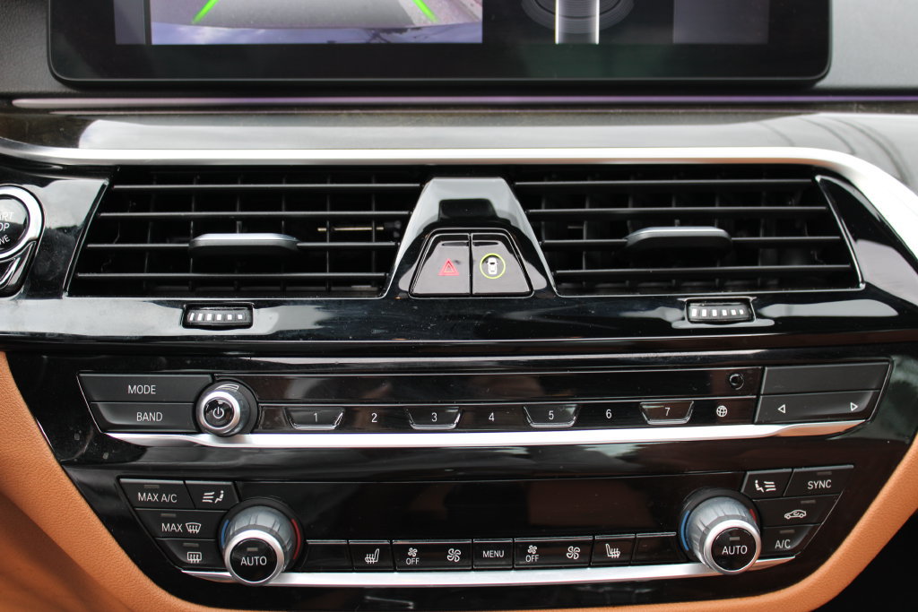 Used 2023 BMW 530i xDrive w/ Premium Package AWD/4WD image 18