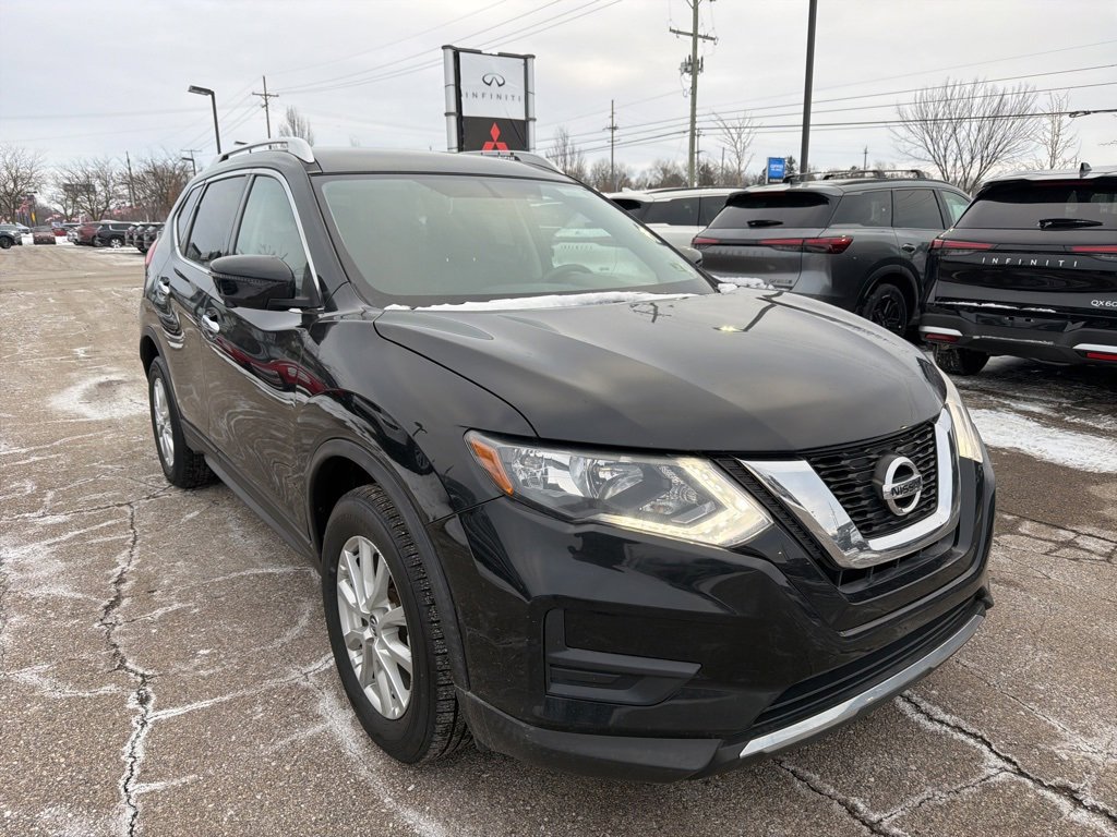 Used 2017 Nissan Rogue SV w/ SV Premium Package image 3