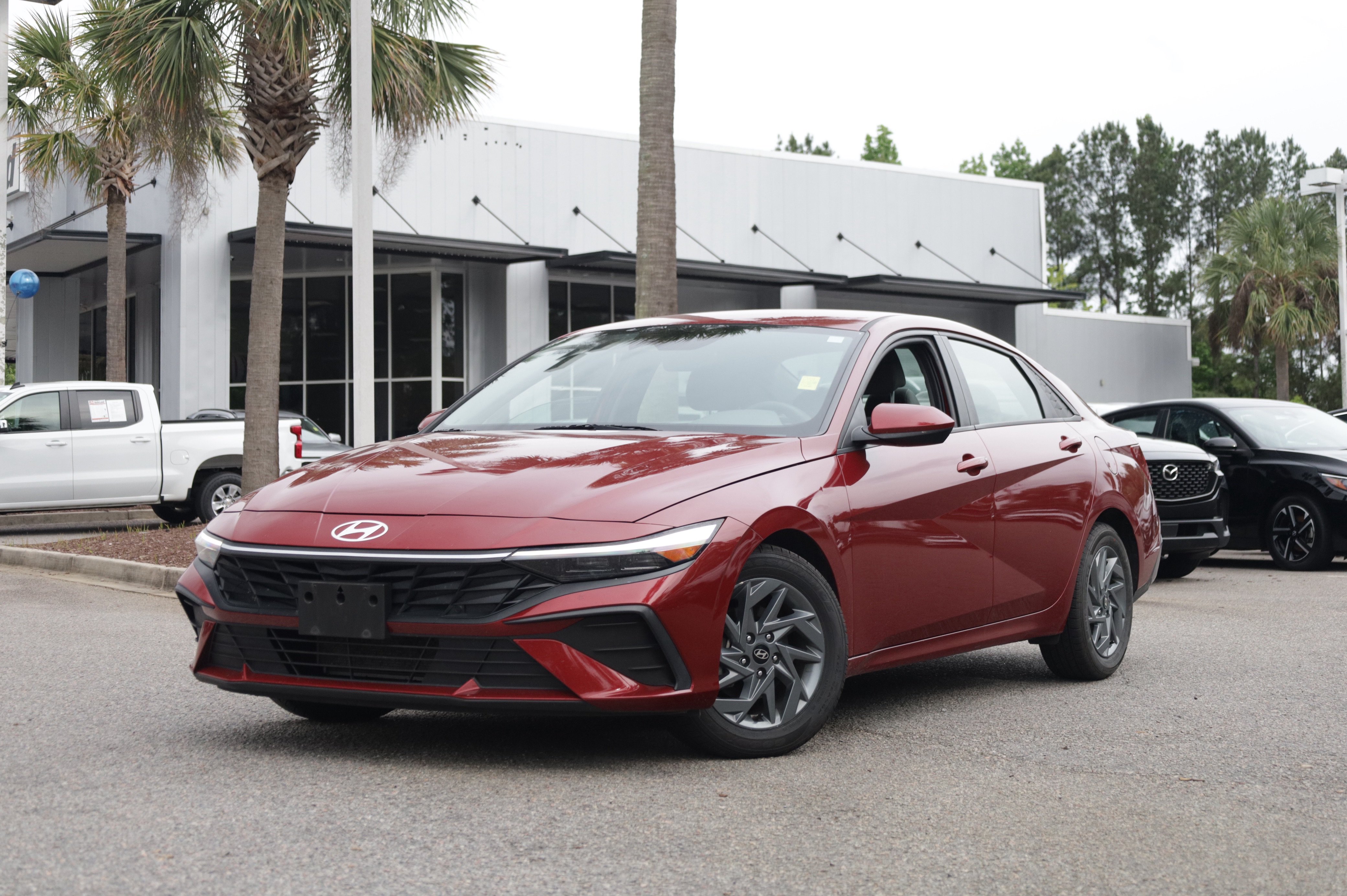 Used 2024 Hyundai Elantra SEL FWD image 1