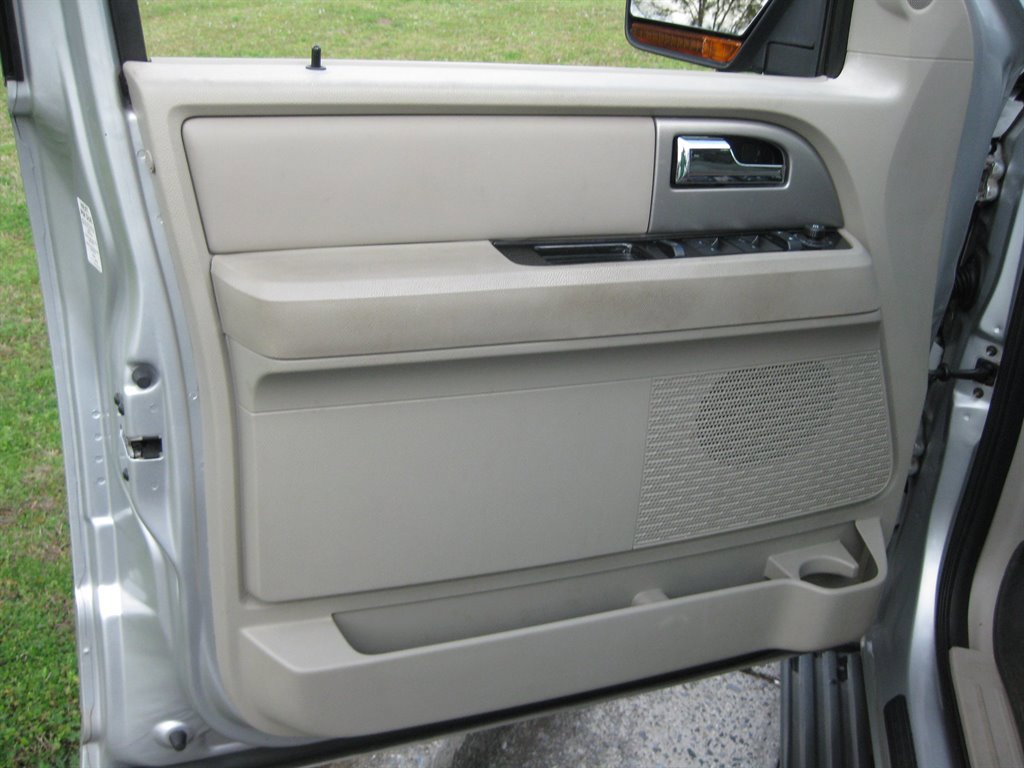 Used 2013 Ford Expedition Limited RWD image 11