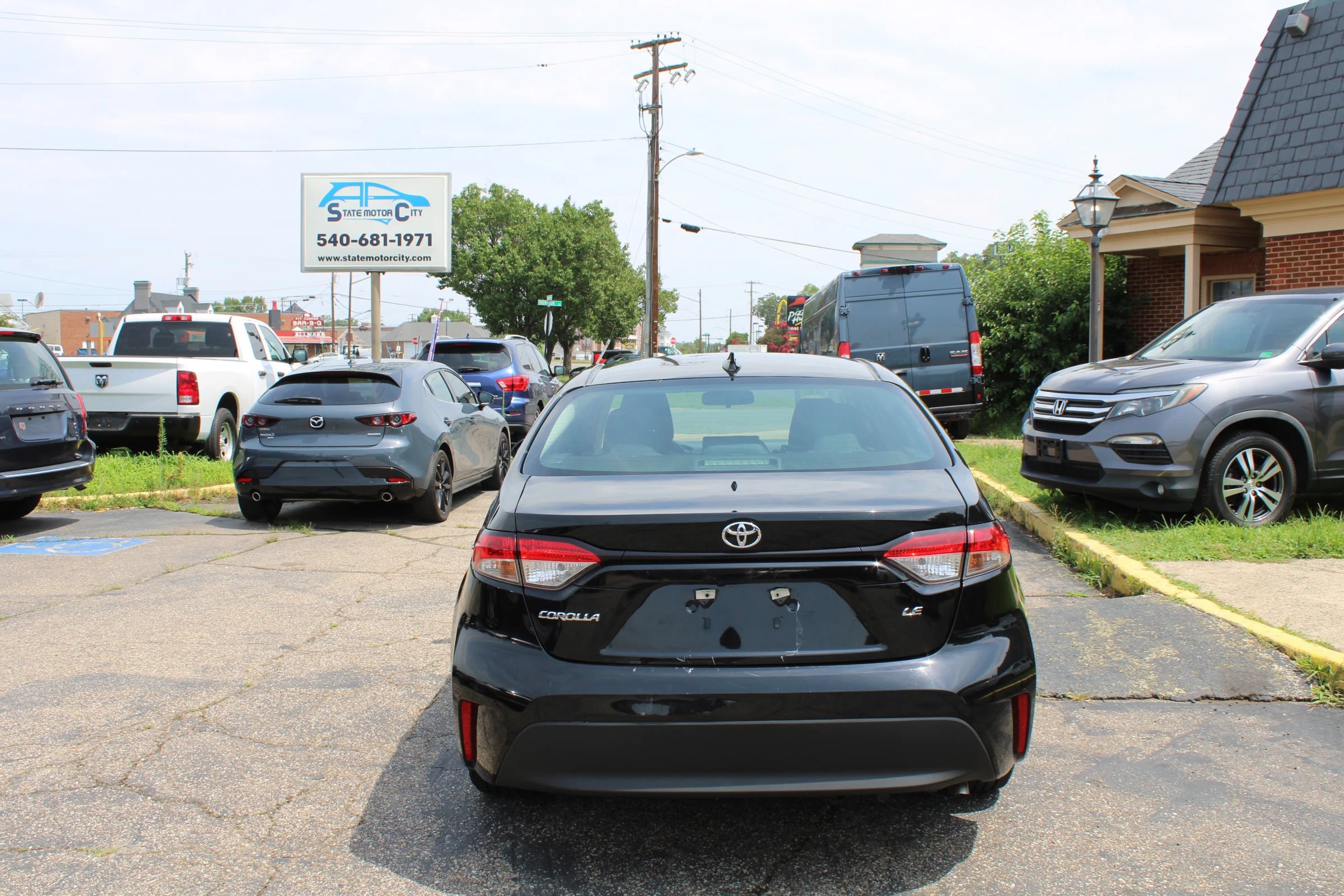Used 2023 Toyota Corolla LE FWD image 4