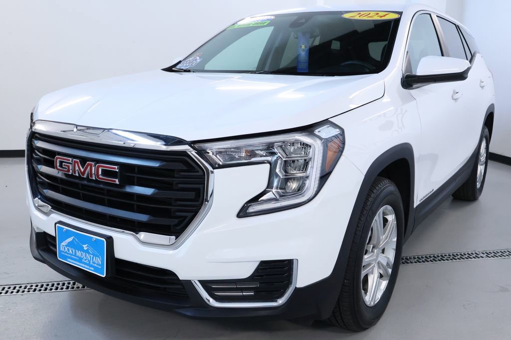 Used 2024 GMC Terrain SLE image 3