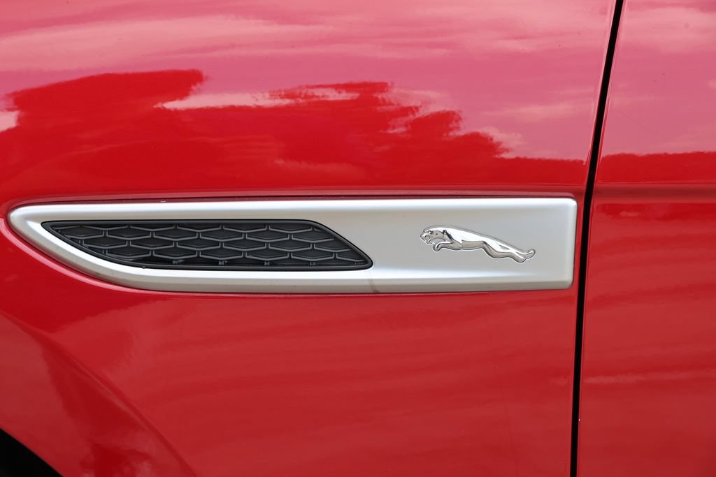 Certified 2026 Jaguar F-PACE R-Dynamic S AWD/4WD image 7