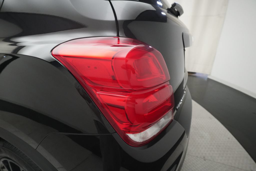 Used 2022 Chevrolet Trax LT w/ Midnight Edition AWD/4WD image 31