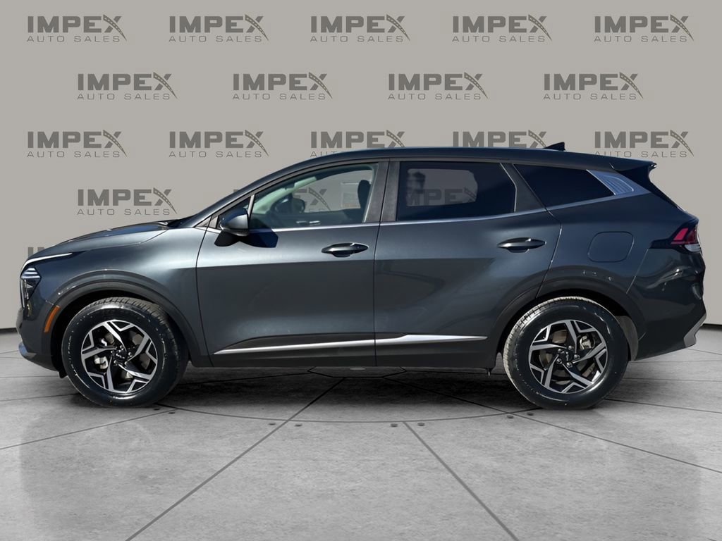 Used 2024 Kia Sportage LX image 2