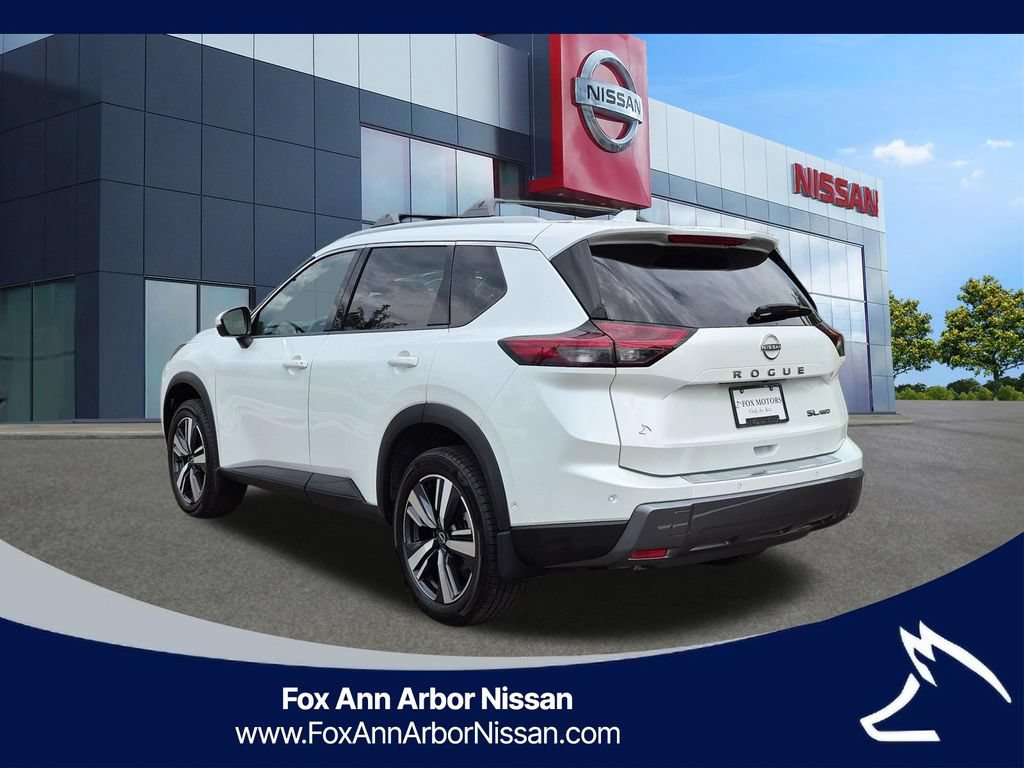 Used 2024 Nissan Rogue SL w/ SL Premium Package AWD/4WD image 3