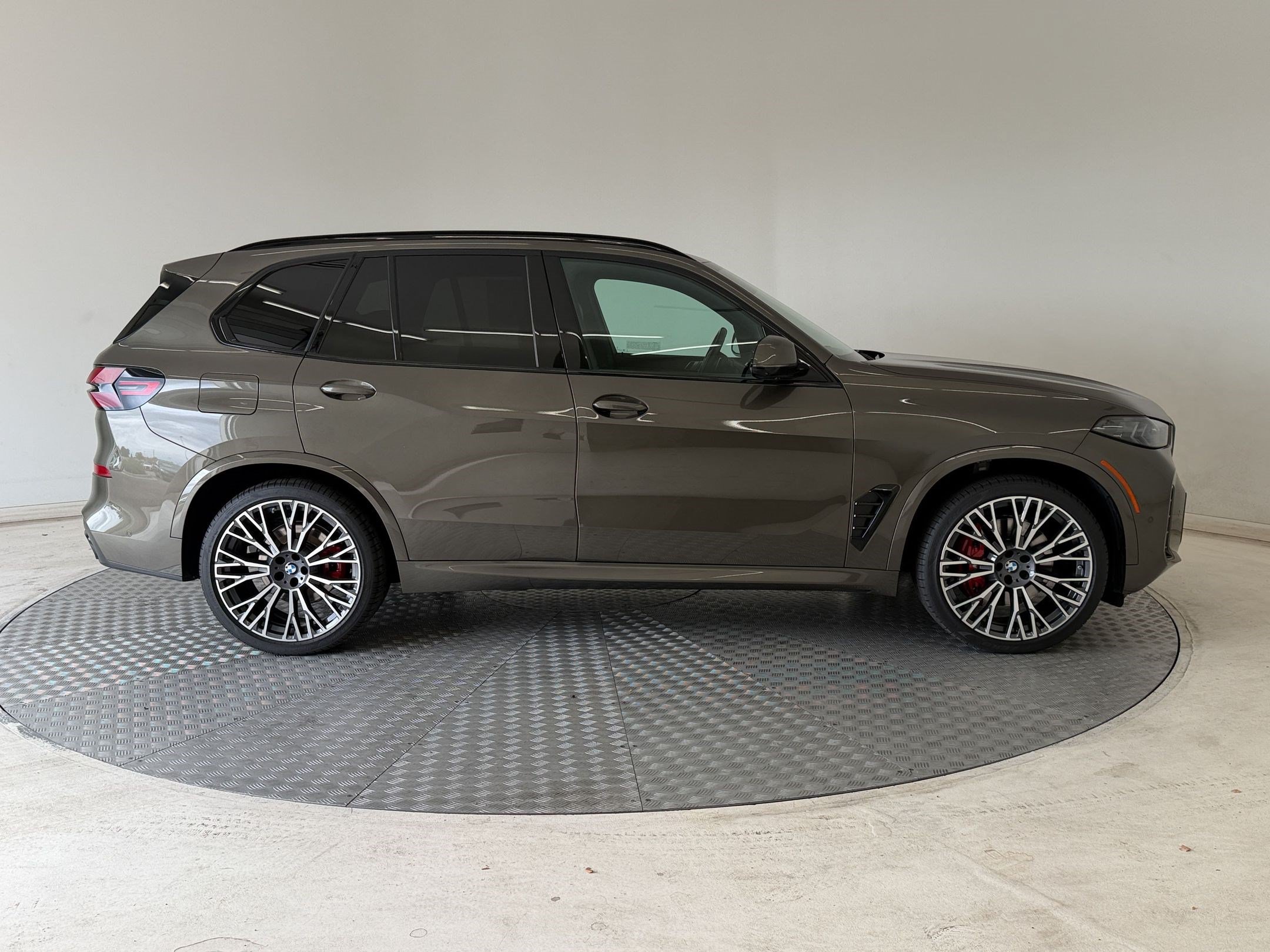 Certified 2026 BMW X5 xDrive40i w/ M Sport Package AWD/4WD image 8