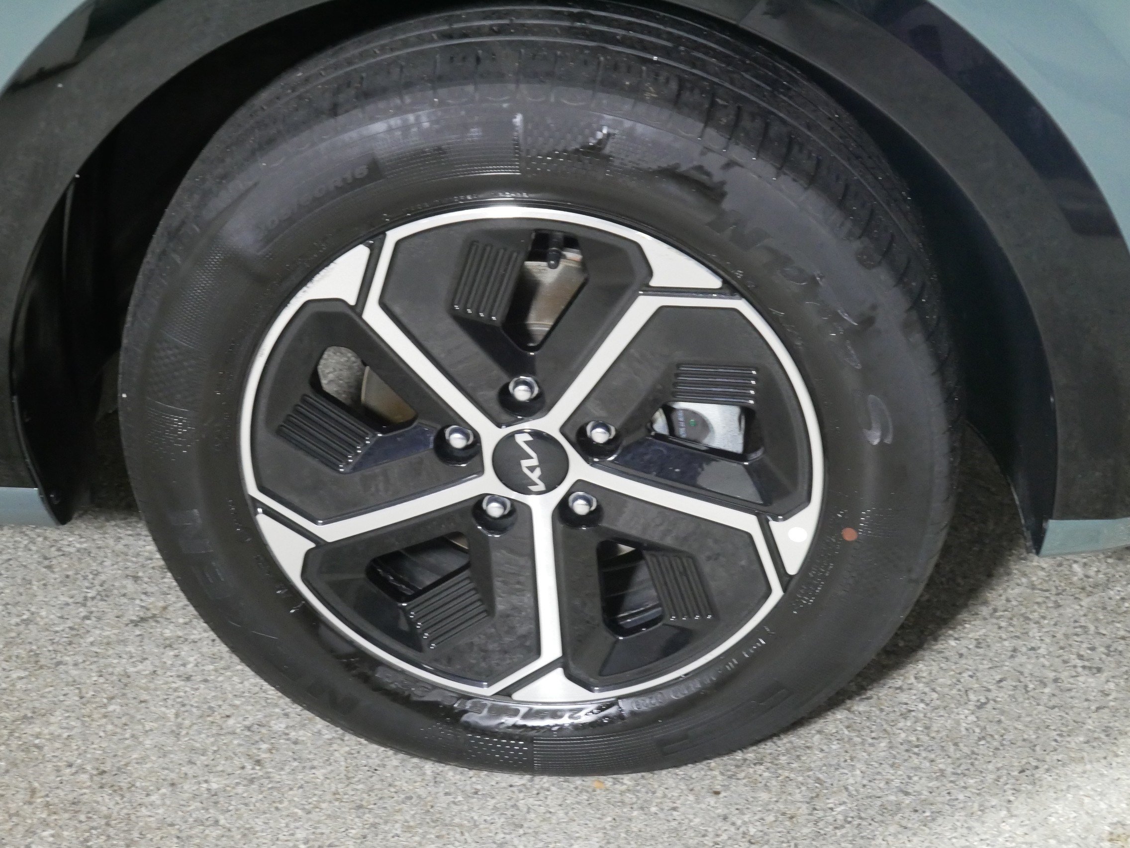 Used 2024 Kia Niro FWD image 15