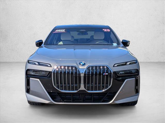 Used 2025 BMW i7 M70 AWD/4WD image 2