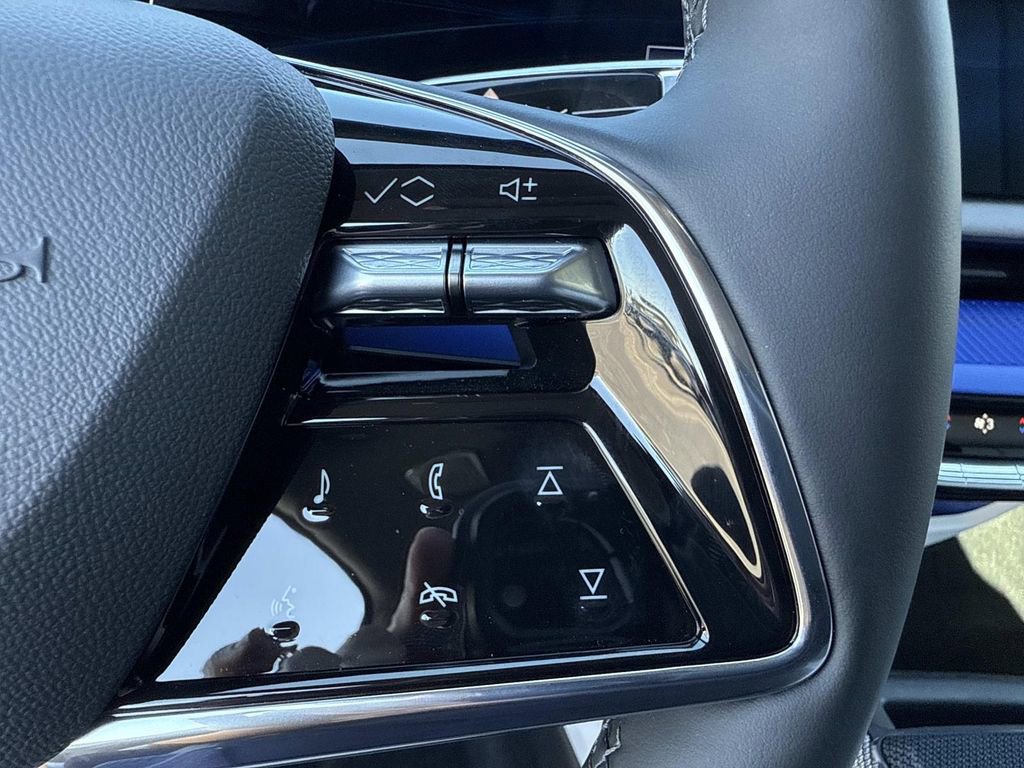 New 2026 Cadillac Optiq Luxury 2 image 28
