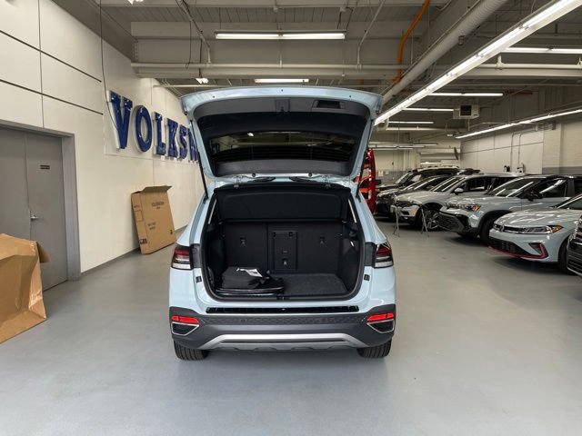 Used 2025 Volkswagen Taos SEL w/ Black Wheel Plus Package AWD/4WD image 9