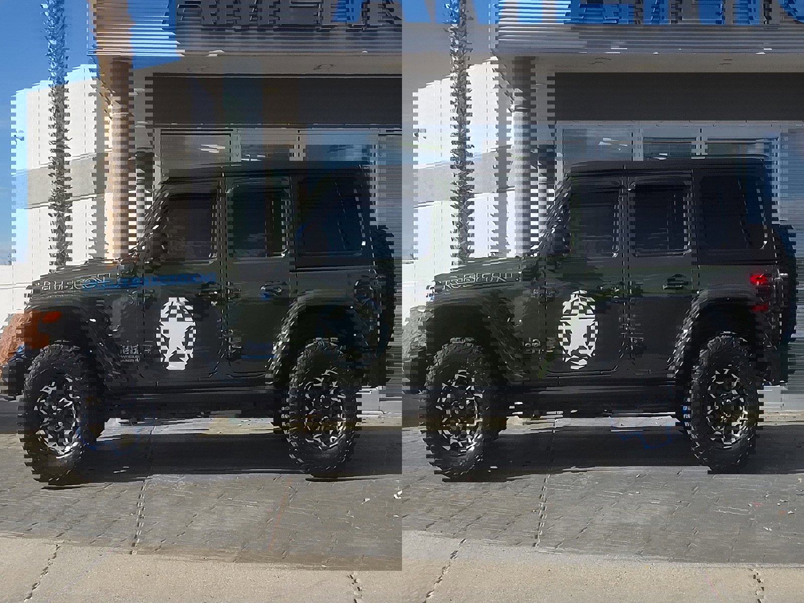 Used 2023 Jeep Wrangler Unlimited Rubicon 4xe w/ Steel Bumper Group image 3