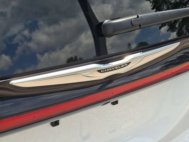 Used 2024 Chrysler Pacifica Touring-L FWD image 31