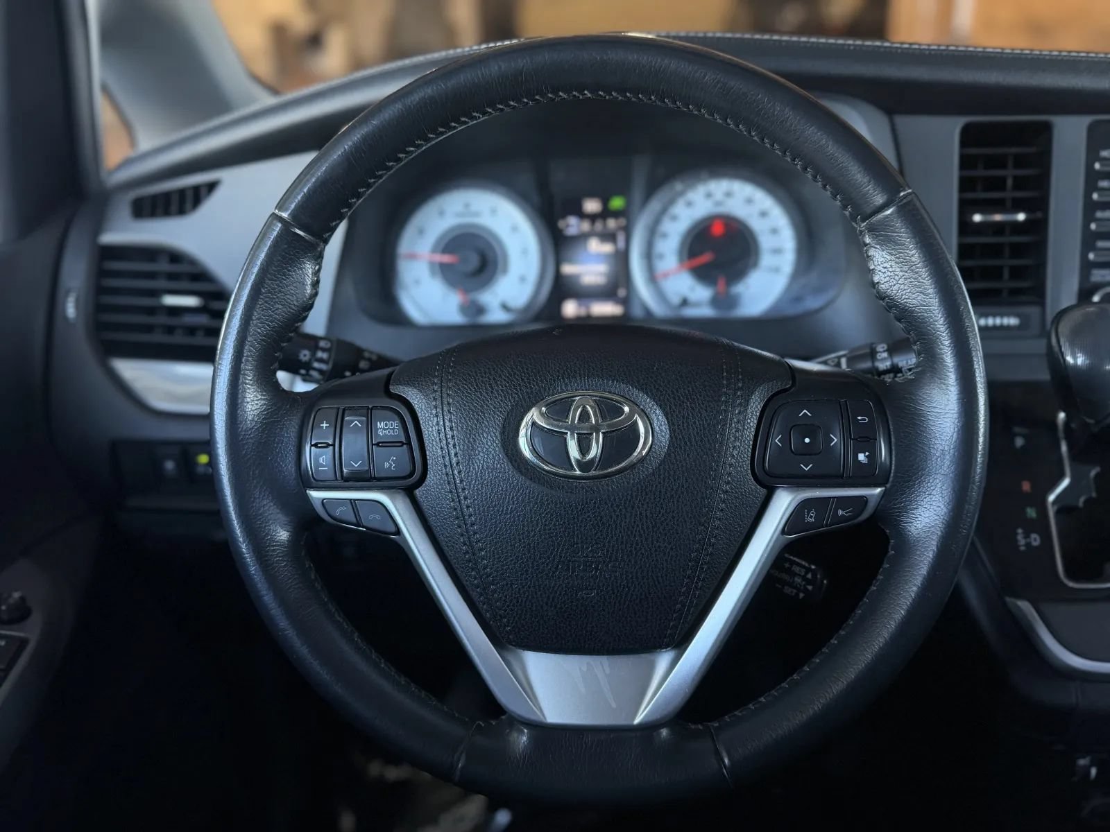 Used 2020 Toyota Sienna SE Premium AWD/4WD image 25