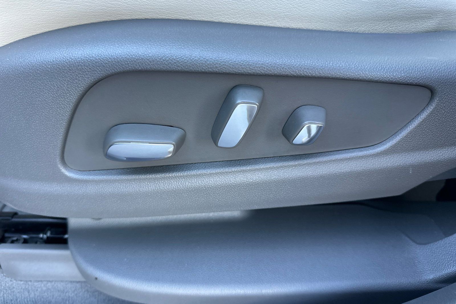 Certified 2025 Cadillac XT6 Premium Luxury image 13