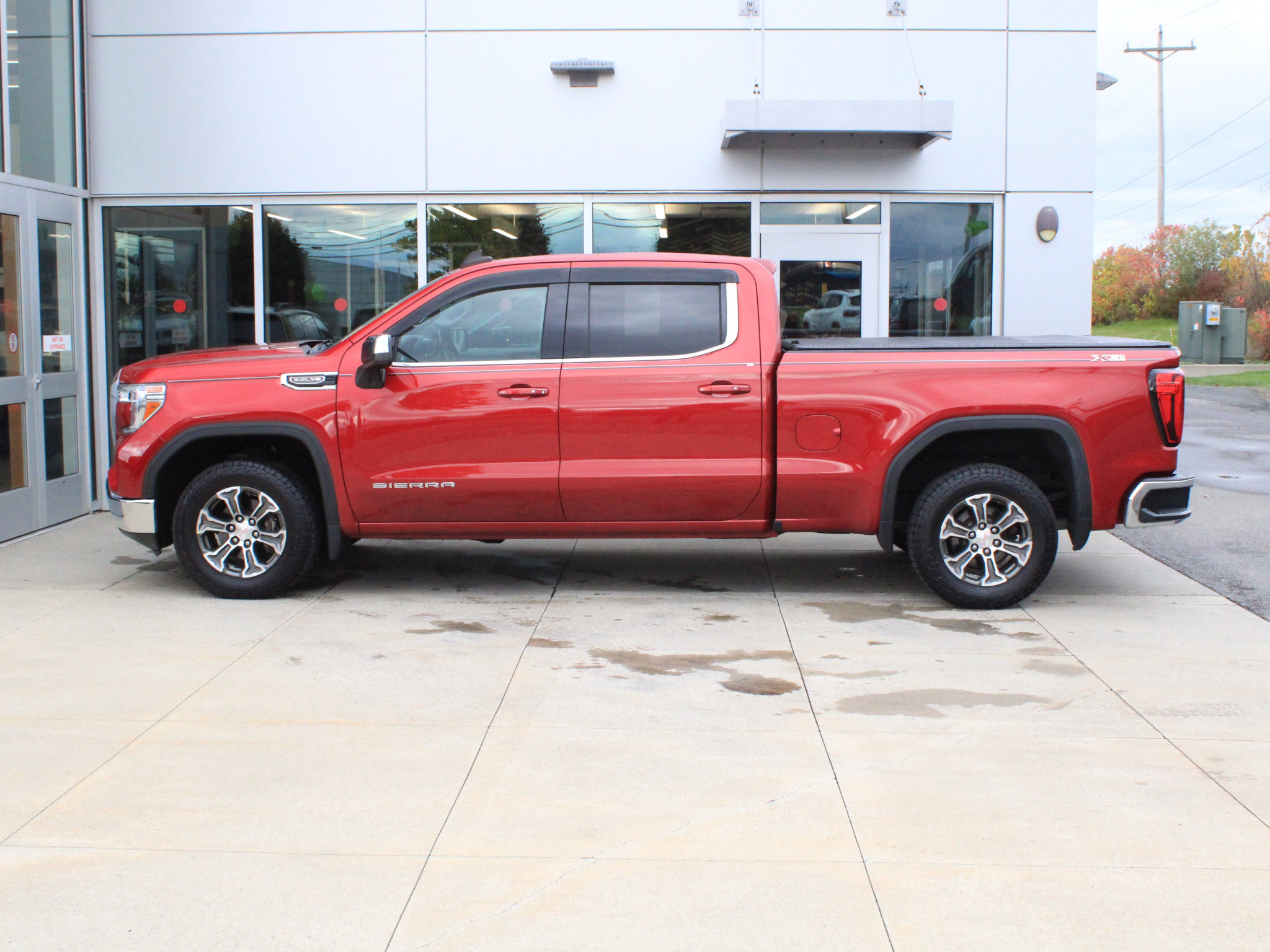 Used 2020 GMC Sierra 1500 SLE w/ SLE Value Package AWD/4WD image 5