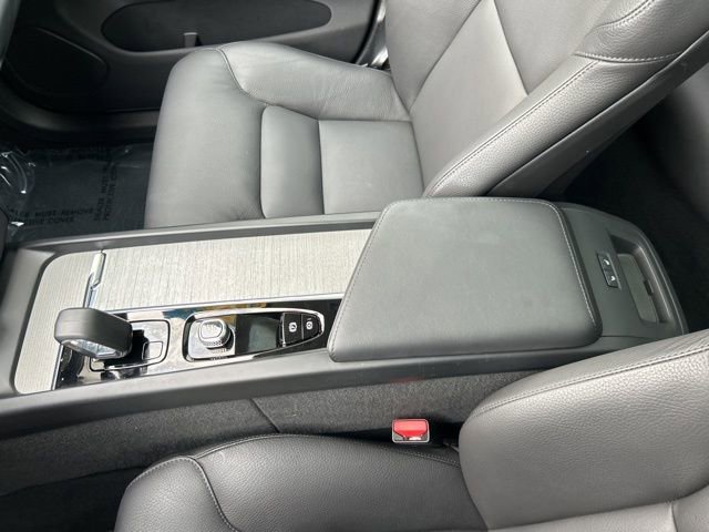 Certified 2025 Volvo XC60 B5 Plus image 26