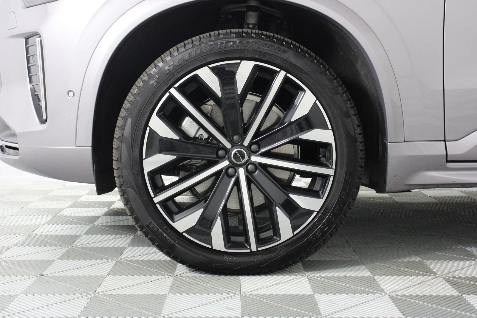 Certified 2026 Volvo XC90 B6 Plus w/ Protection Package Premier AWD/4WD image 28