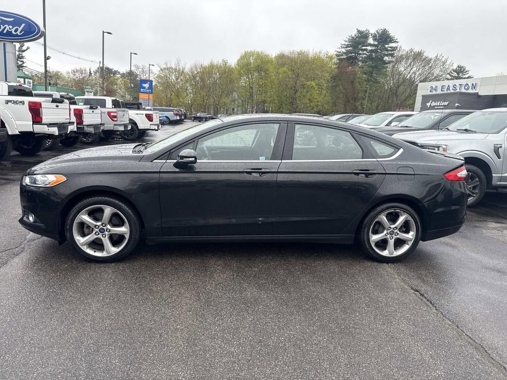 Used 2013 Ford Fusion SE FWD image 2