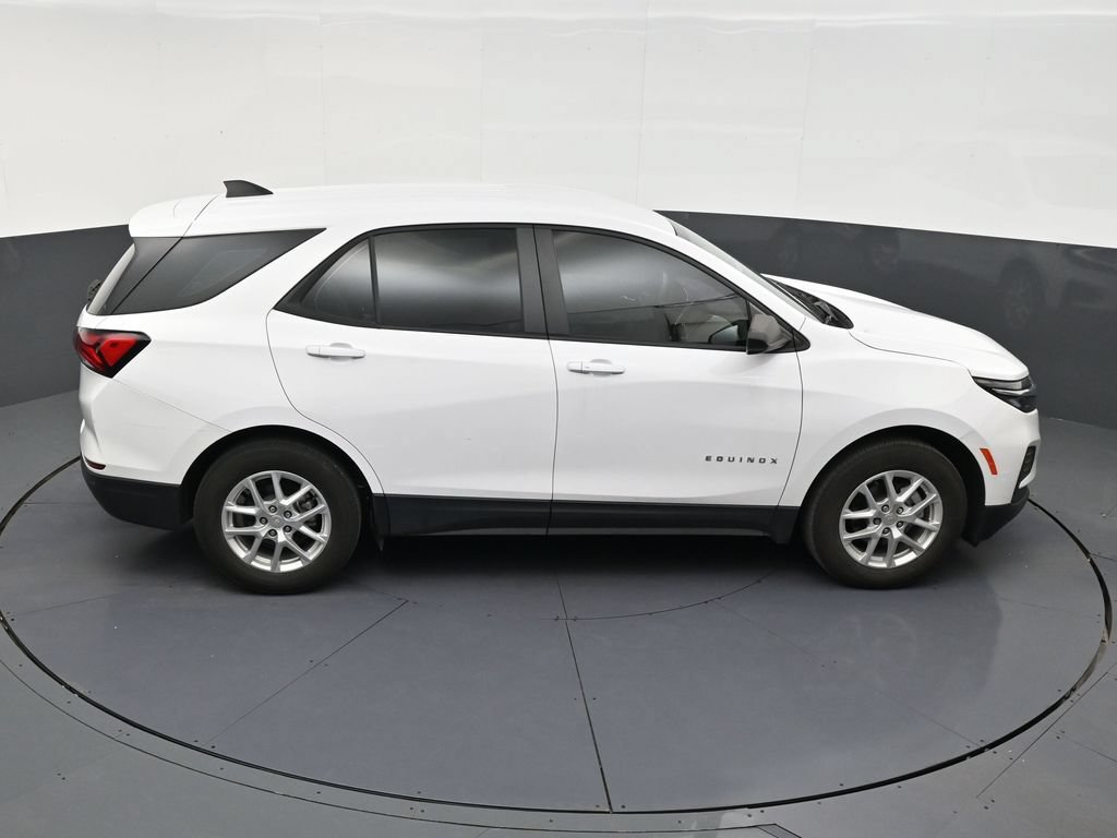 Used 2024 Chevrolet Equinox LS w/ Driver Confidence II Package FWD image 17