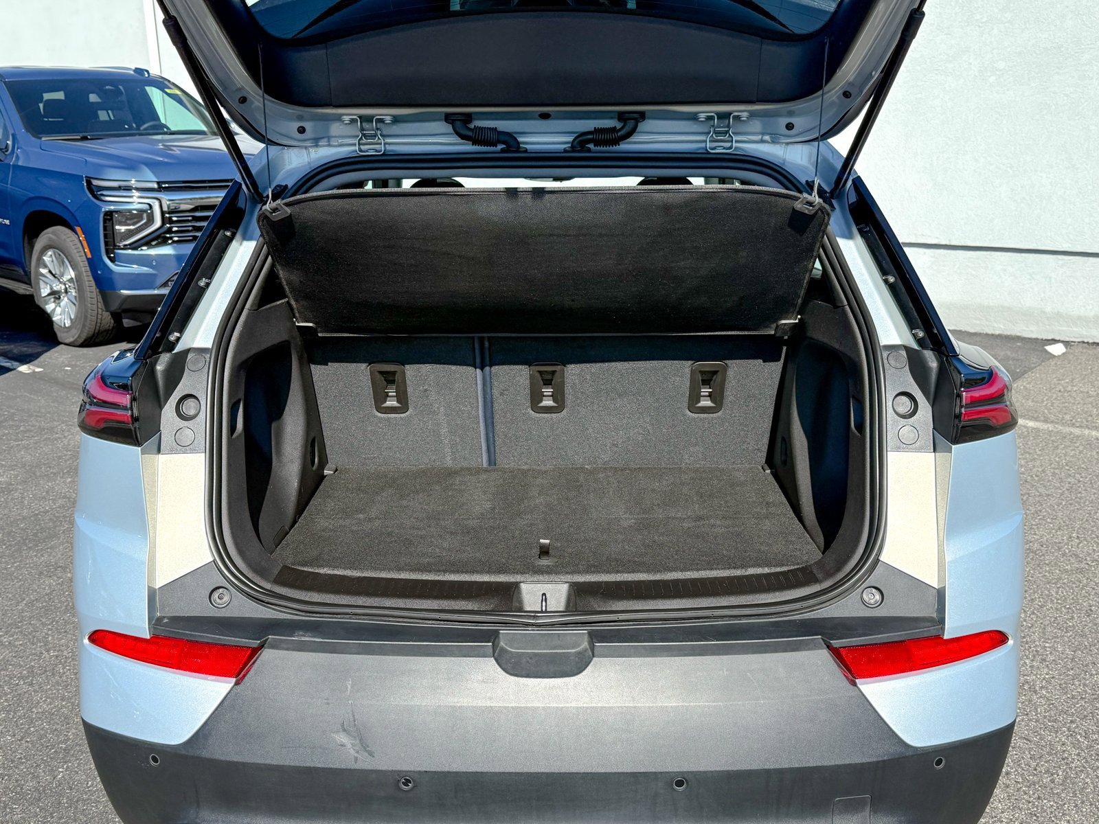 Used 2022 Chevrolet Bolt EUV Premier w/ Launch Edition image 17