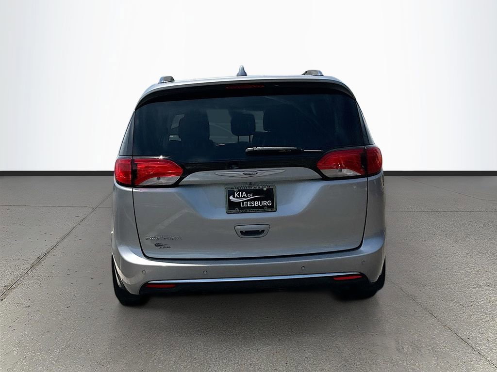 Used 2017 Chrysler Pacifica Touring-L Plus w/ Advanced Safetytec Group FWD image 6