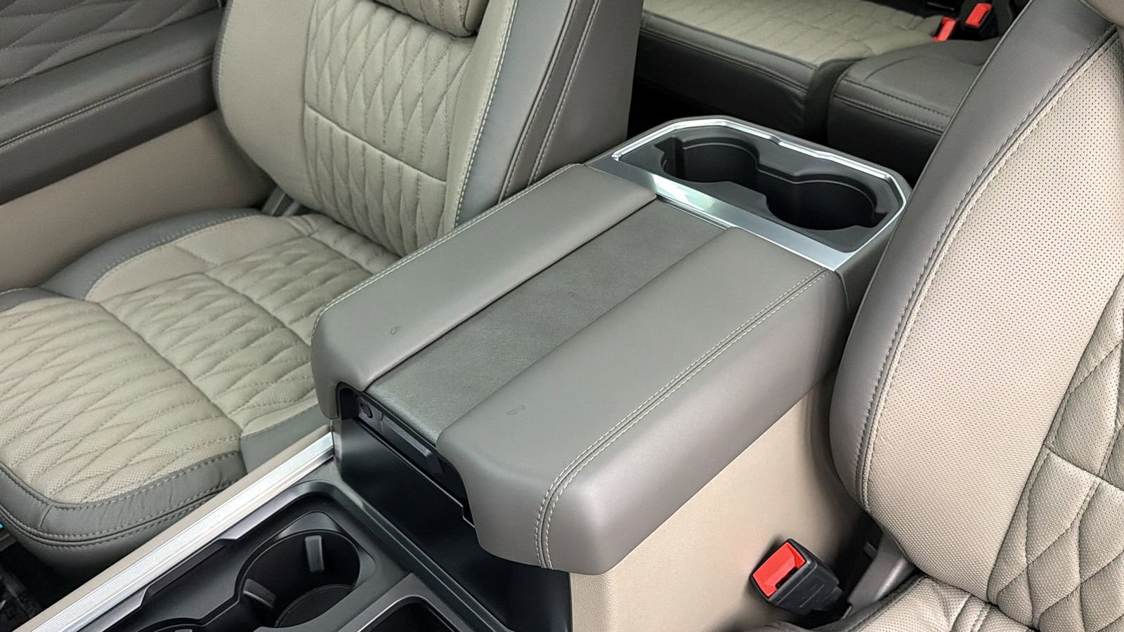 Used 2026 Ford F450 Platinum w/ Platinum Plus Package image 27