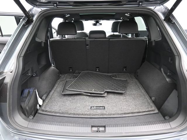Used 2022 Volkswagen Tiguan SE R-Line image 32