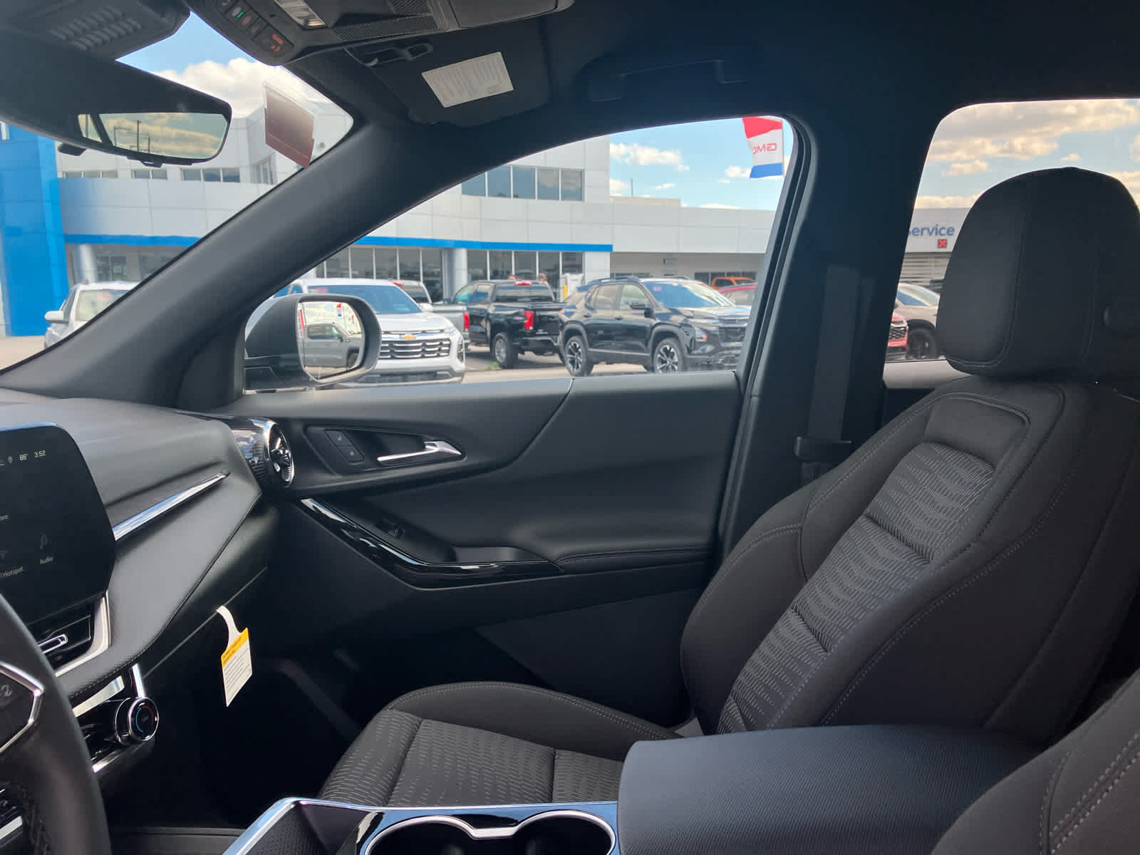 New 2026 Chevrolet Equinox LT w/ Safety and Technology Package AWD/4WD image 10