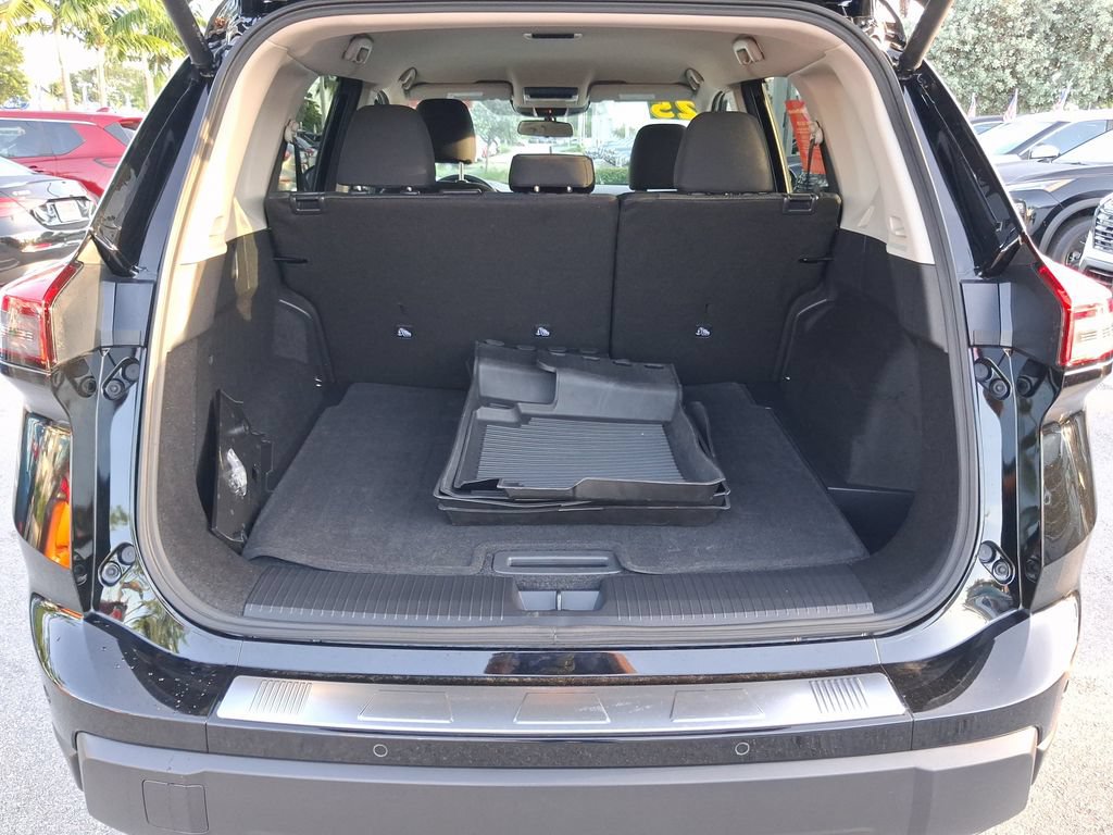 Used 2026 Nissan Rogue SV FWD image 14