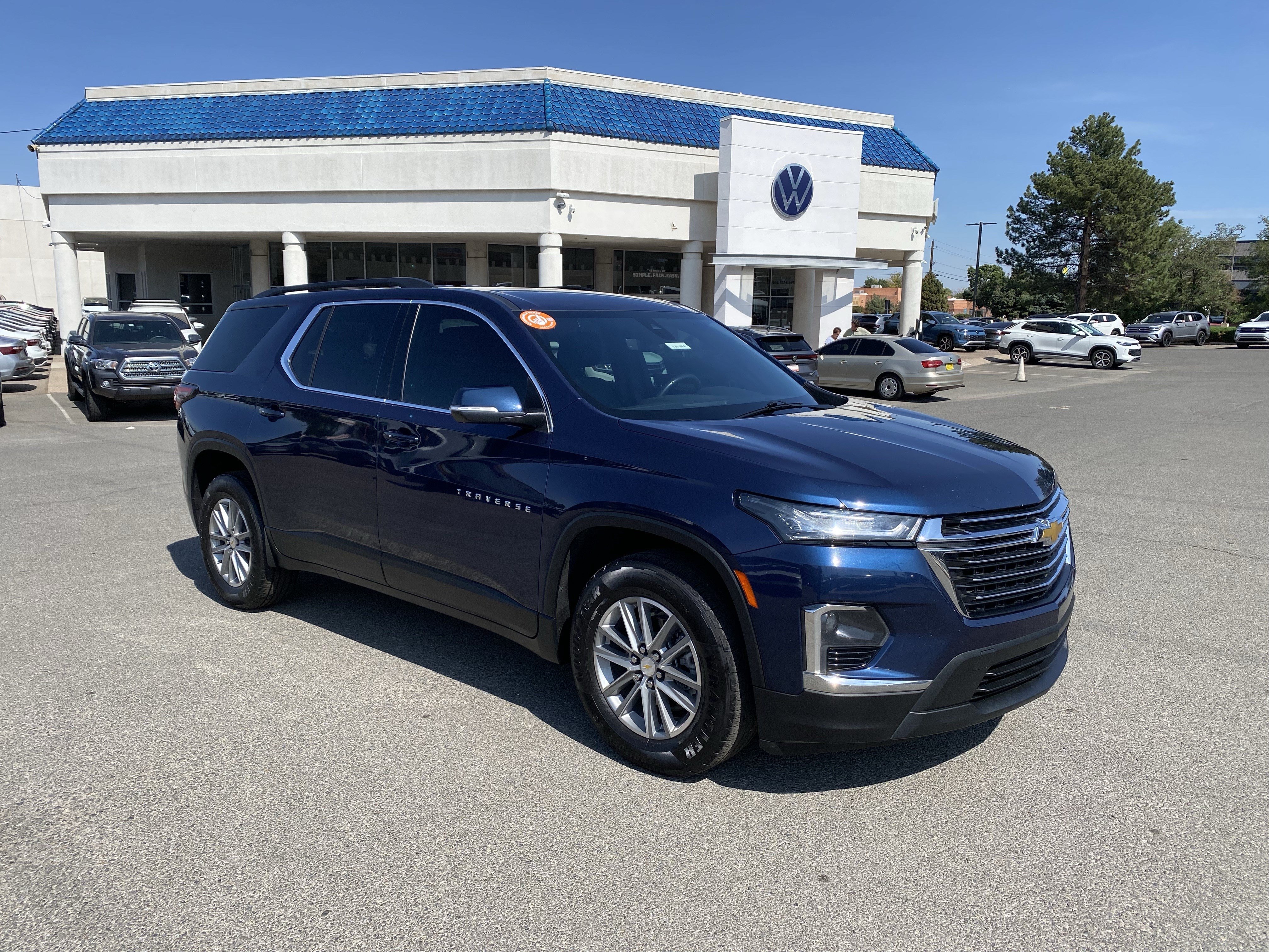 Used 2022 Chevrolet Traverse LT FWD image 49