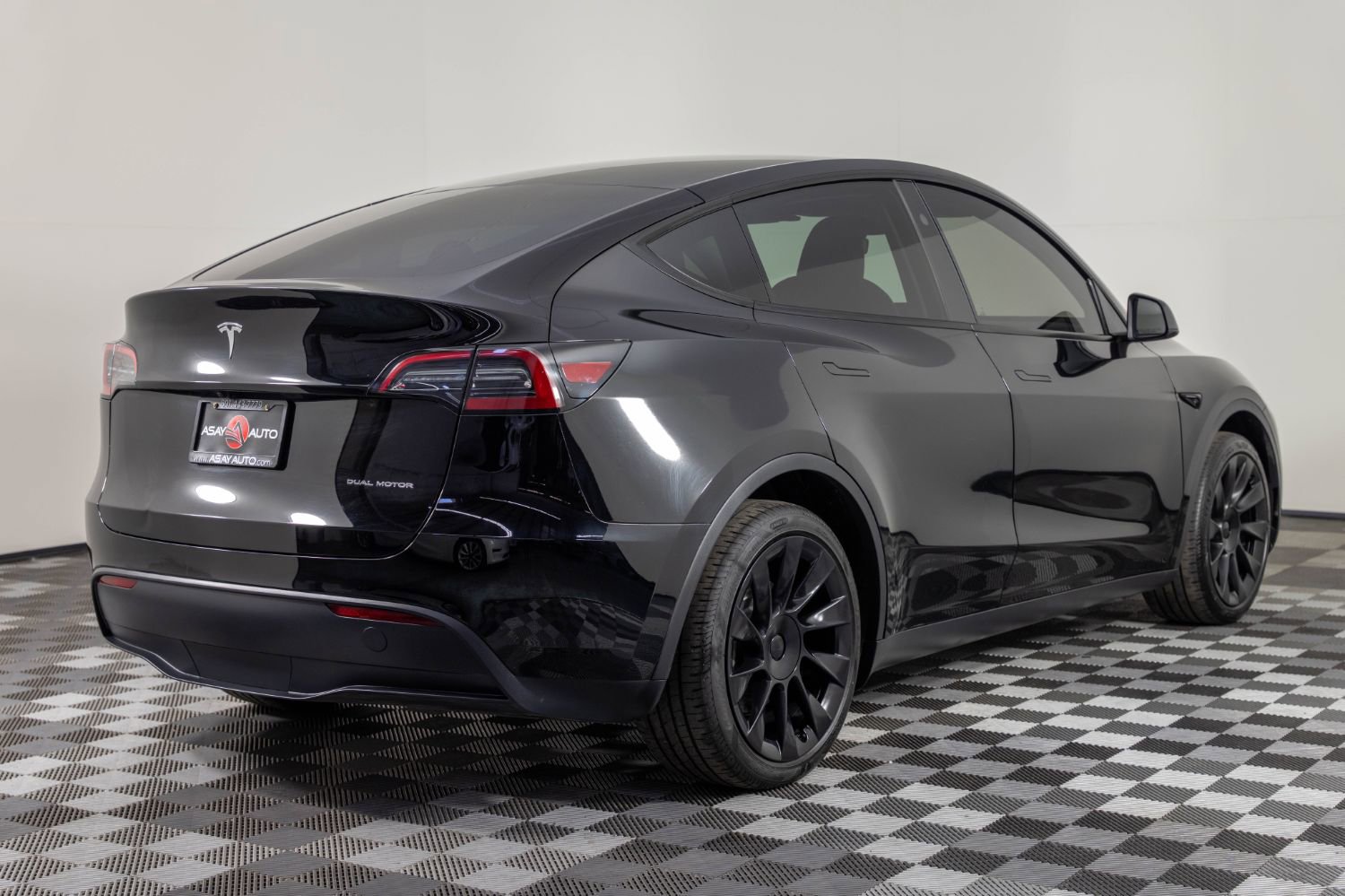 Used 2024 Tesla Model Y AWD image 7