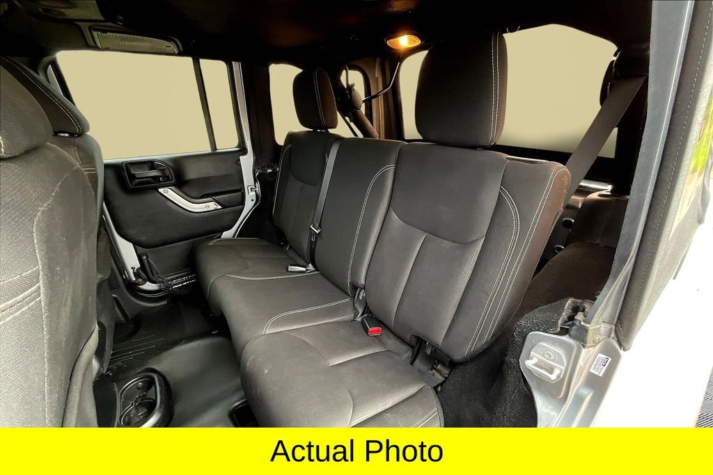 Used 2016 Jeep Wrangler Unlimited Sahara w/ Connectivity Group image 27
