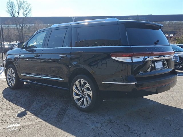 Certified 2024 Lincoln Navigator L Reserve AWD/4WD image 4