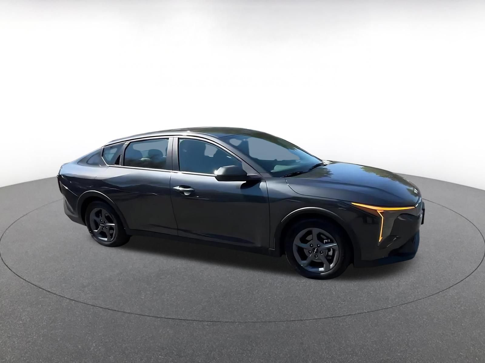 Used 2025 Kia K4 FWD image 2