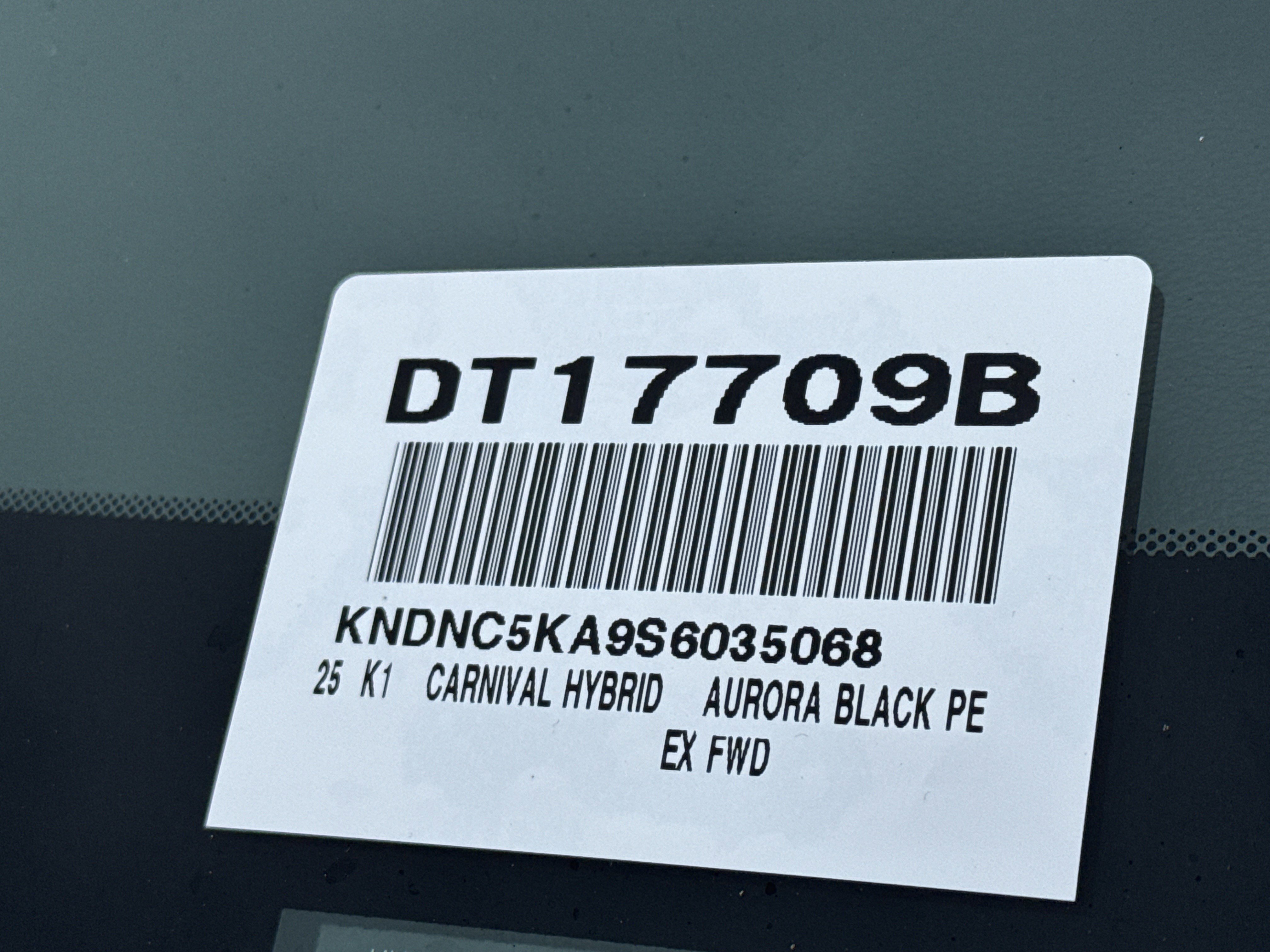 Used 2025 Kia Carnival EX image 38