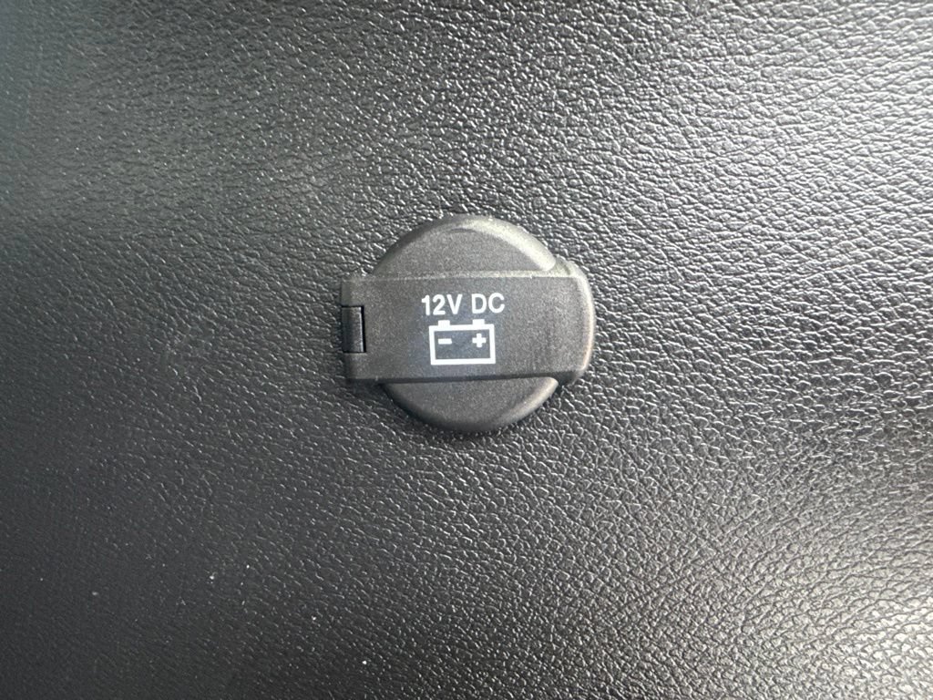 Used 2025 Chrysler Pacifica Limited FWD image 19
