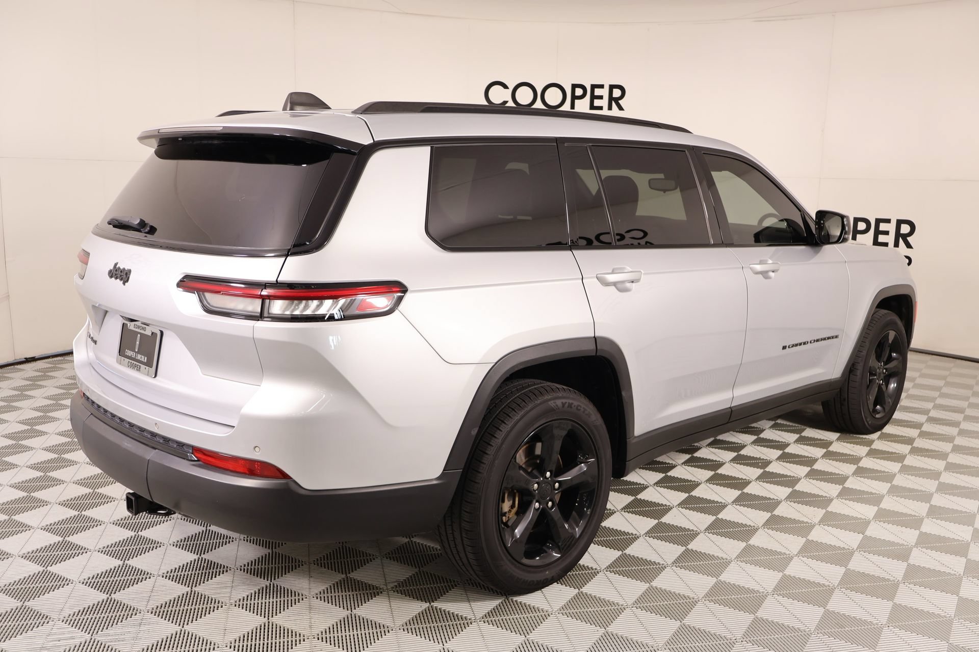 Used 2021 Jeep Grand Cherokee L Laredo AWD/4WD image 21
