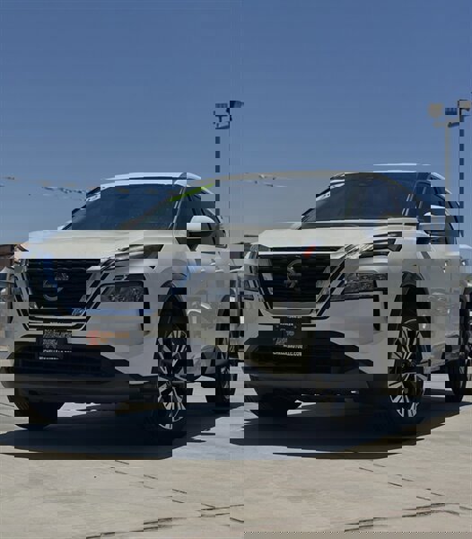 Used 2023 Nissan Rogue SV image 1