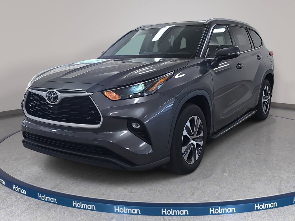 Used 2022 Toyota Highlander XLE video 1