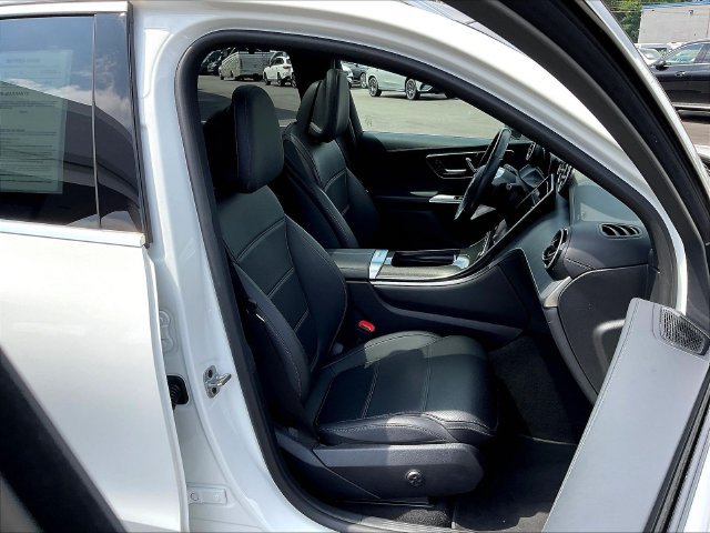 Used 2024 Mercedes-Benz GLC 300 4MATIC image 31