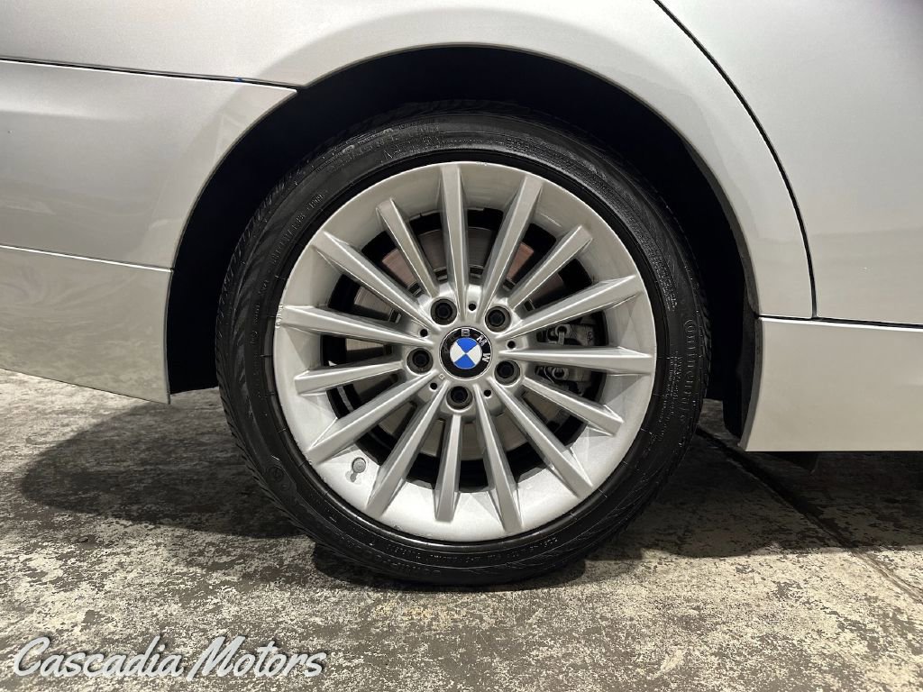 Used 2009 BMW 335i xDrive Sedan AWD/4WD image 30