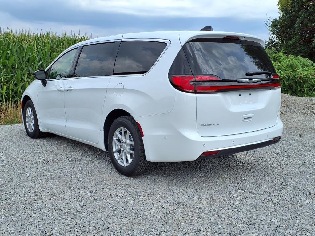 New 2025 Chrysler Pacifica Select image 33
