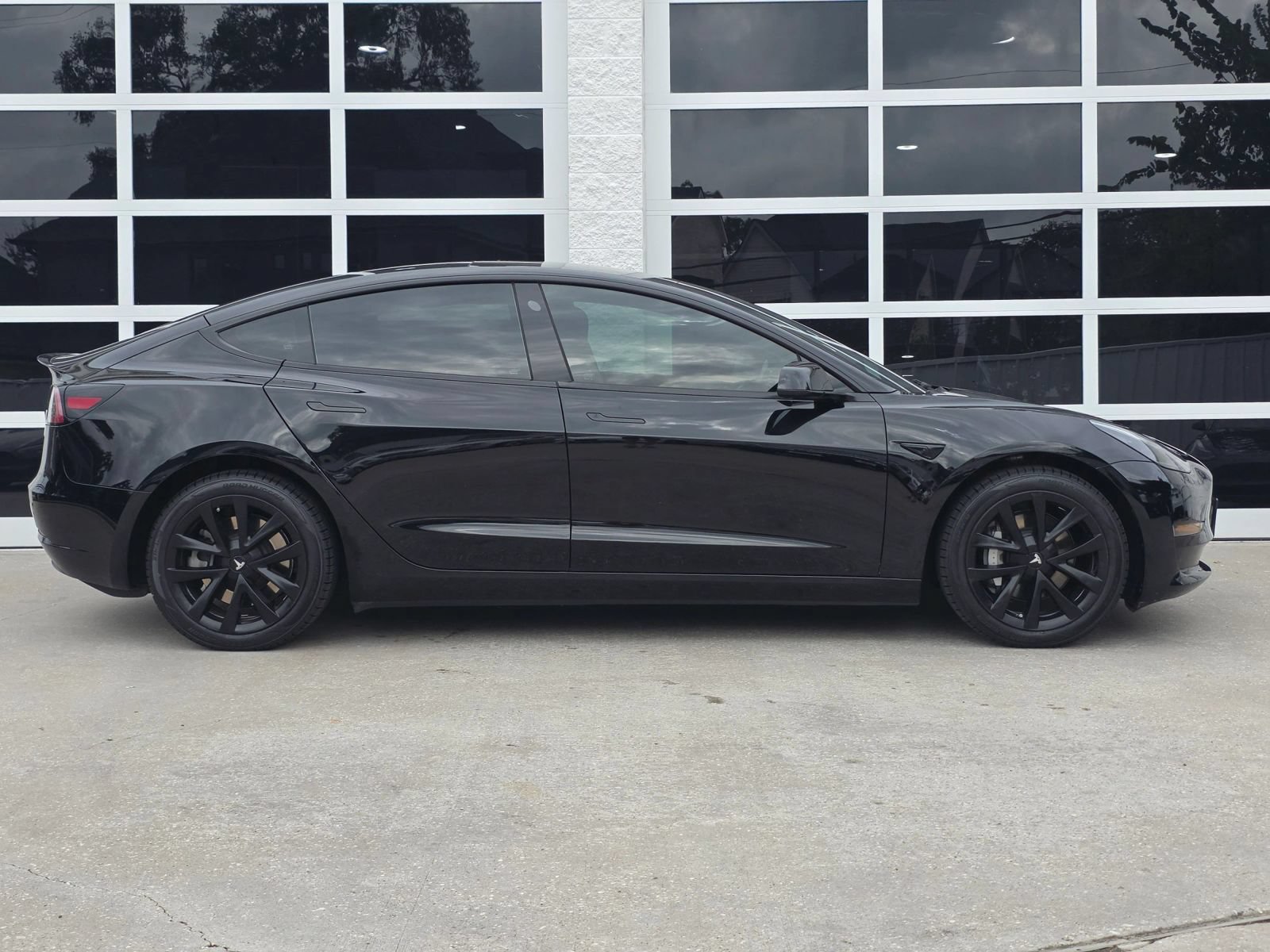 Used 2023 Tesla Model 3 Standard Range RWD image 3