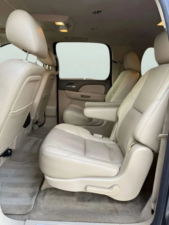 Used 2011 Chevrolet Suburban LTZ image 30