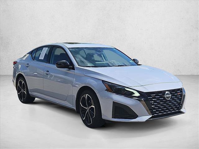 Used 2023 Nissan Altima 2.5 SR w/ SR Premium Package AWD/4WD image 3
