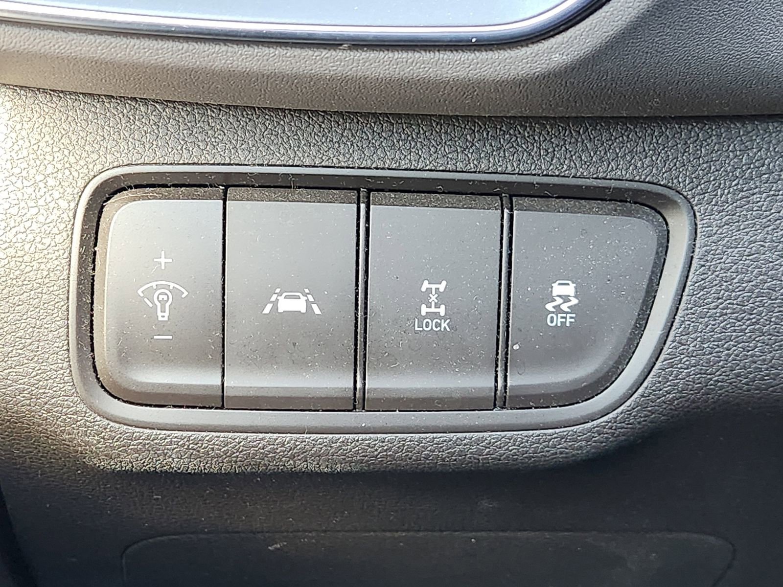 Used 2020 Hyundai Santa Fe SE image 26