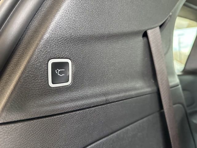 Used 2025 Chrysler Pacifica Select image 36